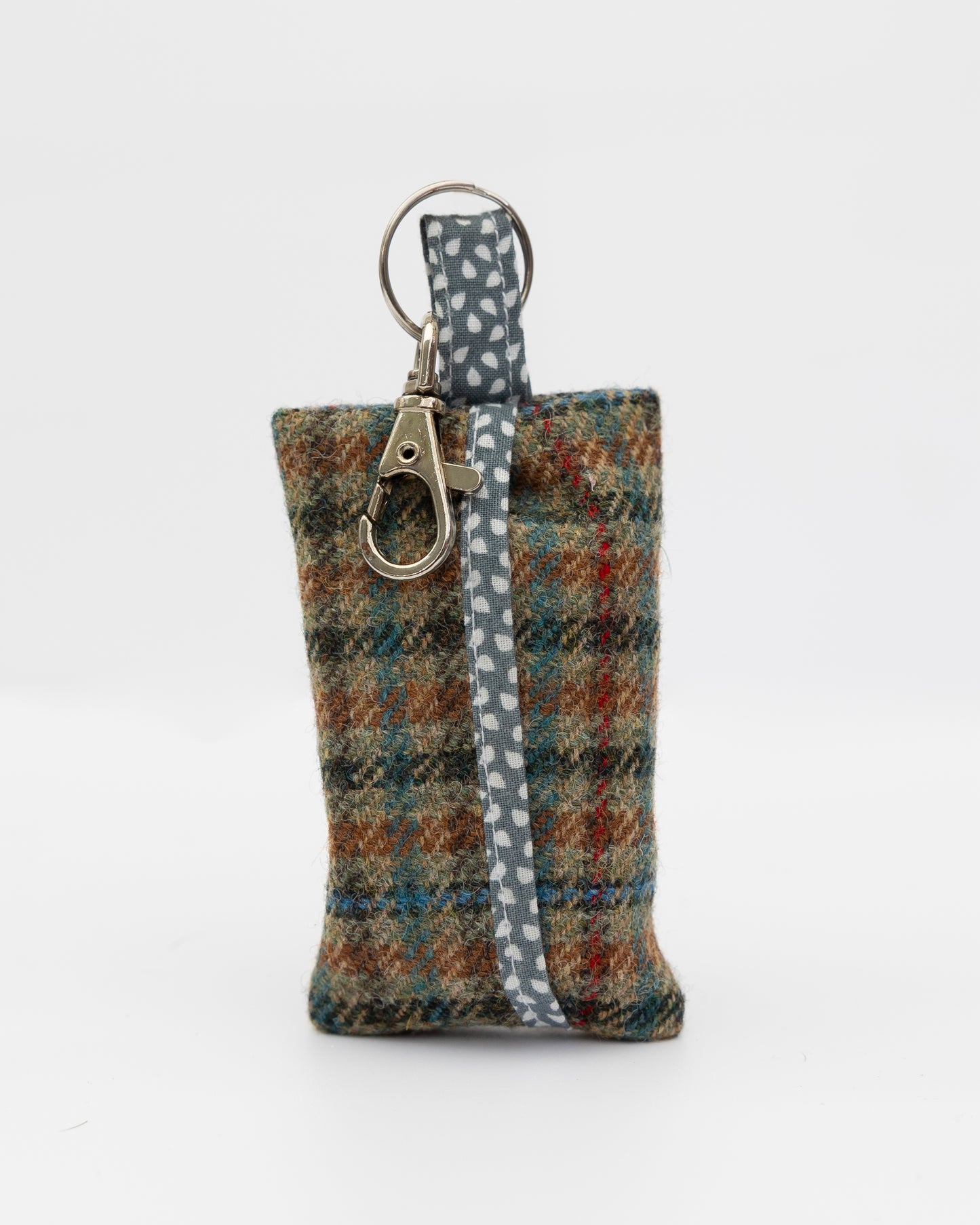Keychain with tartan pattern on a white background